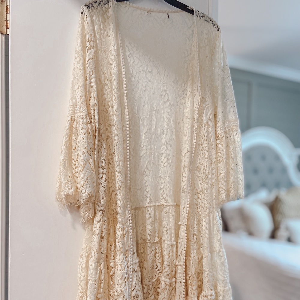 Lace Ruffle Kimono Top